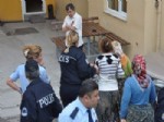 DEMİR ÇUBUK - Kadın Hurdacılar Polisi Yaraladı