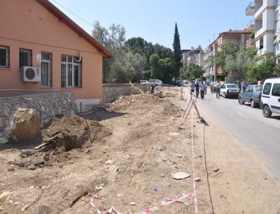 Salihli'de Belediye Fen İşleri Müdürlüğü’ne Bağlı Ekiplerin Çalışmaları Devam Ediyor