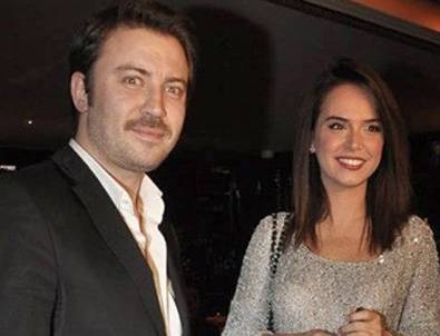 Ünlü Çift Nişanlandı