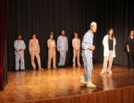 Urla Bademler Köy Tiyatrosu Deliler'i Sahneledi