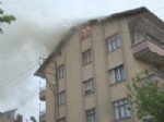 ÇATI KATI - Apartmana Yıldırım Düştü Yangın Çıktı