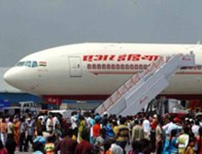 Önce pilot, sonra da kapı sıkışınca...