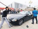 Servisi protesto için Maserati'yi parçalattı