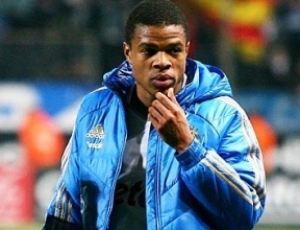 Ünlü futbolcu tecavüzden gözaltında!