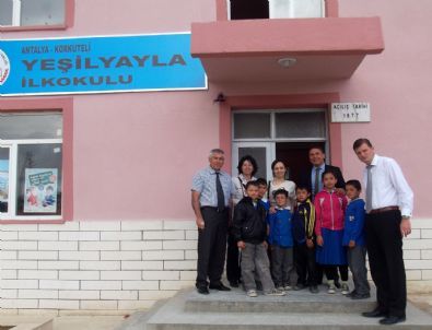 Anadolu İmam Hatip Lisesi'nden Kardeş Okula Kitap Bağışı