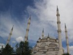 SEYHAN NEHRİ - Sabancı Merkez Camii Ziyaretçilerini 4 Mevsim Büyülüyor