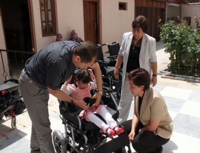 Bergama Belediyesi’nden Engelli Vatandaşlara Akülü Sandalye