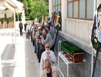 Chp Gediz İlçe Başkanı Ahmet Kahraman Efecan Kalbine Yenik Düştü