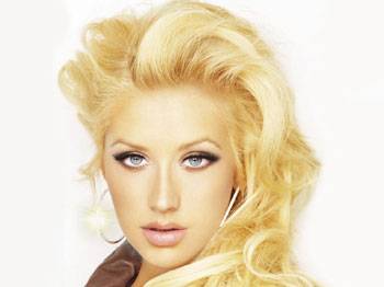 Christina Aguilera Sahnelere Dönüyor