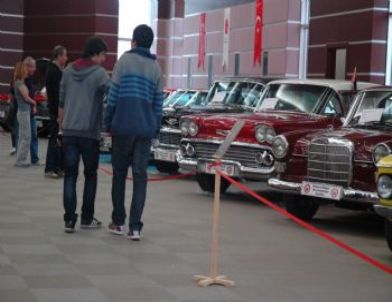 Klasik Otomobiller Ankara'da Görücüye Çıktı
