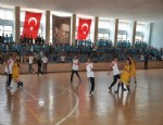 Kozan’da Kız Futsal Turnuvası Düzenlendi