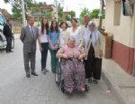 YÜRÜME ENGELLİ - Ödemiş Belediyesi Sosyal Yardımlaşma Merkezi, Tekerlekli Sandalye Dağıtımını Sürdürüyor