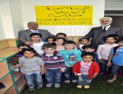 Protokol Üyelerinden Suriyeli Çocuklara Ziyaret
