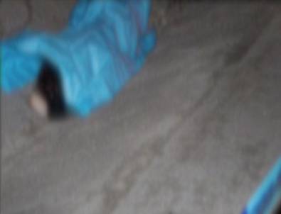 Vahşet... Boğazını Kesip, Yol Kenarına Attılar