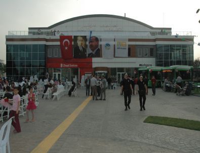 Arifiye Kent Meydanı Törenle Açıldı