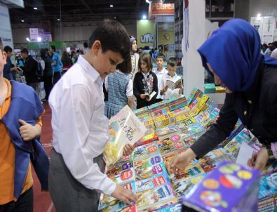 Harçlıklarını Biriktirip Kitap Aldılar