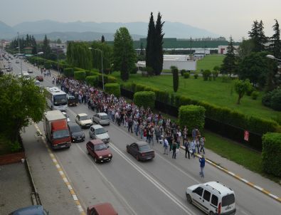 İşçilerden Alkışlı Eylem