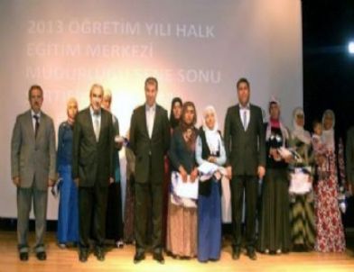 Okuma Yazma Kursunu Bitiren Kadınlara Sertifika Dağıtıldı