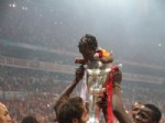 Şampiyon Galatasaray Kupayı Kaldırdı