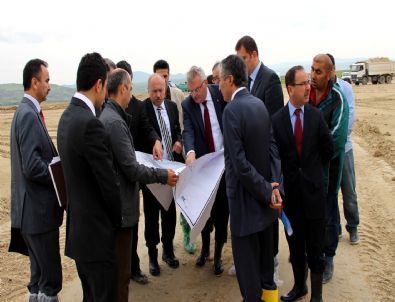 Vali Özcan, Milletvekili Filiz İle Lastik Fabrikası İnceledi