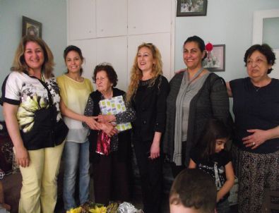 AK Parti’li Kadınlardan ‘Çat Kapı’ Ziyaret