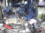 BİLECİK DEVLET HASTANESİ - Bilecik'te Yolcu Otobüsü Fabrika Duvarına Çarptı: 33 Yaralı