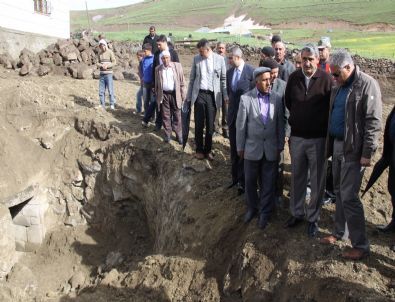 Vali Tekinarslan’dan 2500 Yıllık Mezar Odada İnceleme