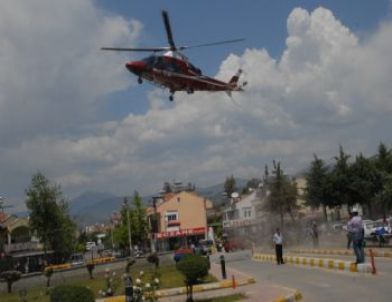 Ambulans Helikopterin Rüzgarı Yaşlı Şahsı Hastanelik Etti