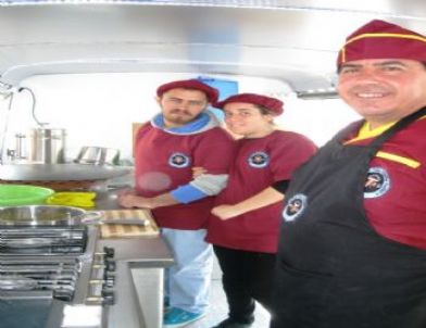 Ayvalıklı Engelliler Çeşme’de Yemek Yapıyor