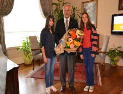 Dev Öğrenciler, Vali Daşöz İle Röportaj Yaptı