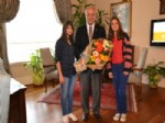 İBRAHIM DAŞÖZ - Dev Öğrenciler, Vali Daşöz İle Röportaj Yaptı
