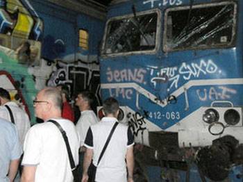 Trenler tünelde çarpıştı