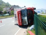 İSHAKOĞLU DEVLET HASTANESI - Rize'de Kuru Gıda Yüklü Kamyon Devrildi: 1 Yaralı