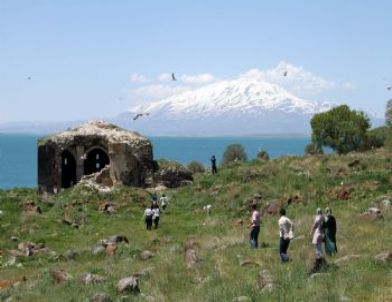 Tarihi Manastır Restore Edilmeyi Bekliyor