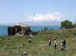 AKDAMAR KILISESI - Tarihi Manastır Restore Edilmeyi Bekliyor