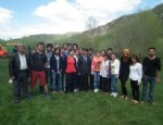 NEVZAT BOZKUŞ - Kars Belediye Başkanı Nevzat Bozkuş Kent Ormanı’nda Gençlerle Bir Araya Geldi