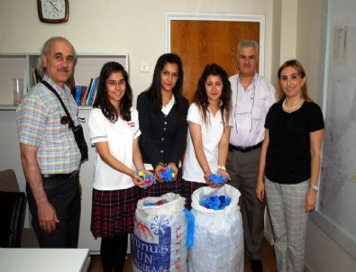 Öğrenciler 20 Bin Mavi Kapak Topladı