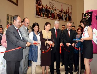 Uşak Halk Eğitim Merkezi Yıl Sonu Sergisi Açıldı