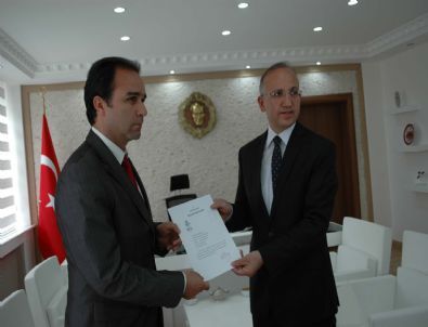 Vali Yurdakul’dan Kaymakam Erkan’a Başarı Belgesi