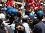 KADIN POLİS - Akil İnsanlar Protestocuları Atlattı