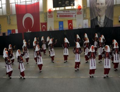 Bitlis’te Halk Oyunları Grup Yarışması Başladı