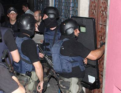 Dev operasyon: 90 adrese baskın