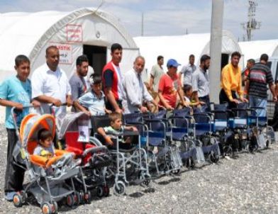 Engelli Mültecilere Tekerlekli Sandalye Dağıtıldı