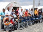BEBEK ARABASI - Engelli Mültecilere Tekerlekli Sandalye Dağıtıldı