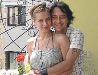 Eşinin Kemiğini Kırdı