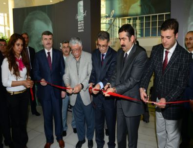 Necip Fazıl Sergi ve Video Projeksiyon Sunumuyla Anlatıldı