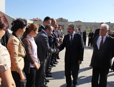 Vali Çınar Göreve Başladı