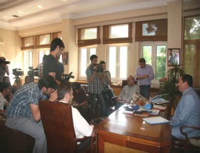 Afyonkarahisar Valisi Balkanlıoğlu’ndan Makam Aracı Açıklaması