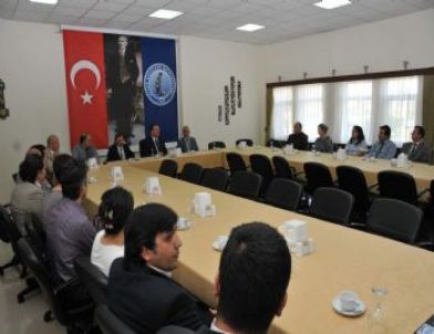 AKÜ’den Yeni Atanan Öğretim Görevlilerine Büyük Jest