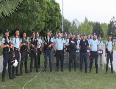 Alternatif Şenliğe Çevik Müdahalesi: 5 Gözaltı